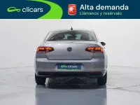 Usado VW Passat Executive 122 CV (89 kW) 2022 Gris Familiar