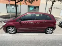 Usado Mercedes B200 140 CV (102 kW) 2005 Granate Monovolumen