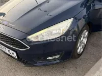 Usado Ford Focus Trend 95 CV (69 kW) 2015 Azul Berlina
