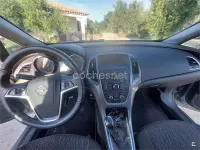 Usado Opel Astra Selective 110 CV (80 kW) 2013 Gris / plata Berlina