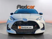 Usado Toyota Yaris Hybrid Plus 130 CV (95 kW) 2024 Gris Berlina
