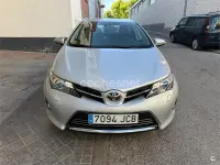 Usado Toyota Auris Advance 124 CV (91 kW) 2015 Gris / plata Familiar