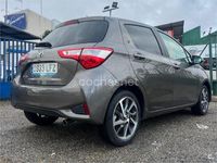 Usado Toyota Yaris 111 CV (81 kW) 2020 Gris / plata Berlina
