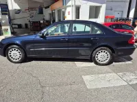 Usado Mercedes E240 177 CV (130 kW) 2004 Azul Berlina