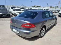 Usado Skoda Superb Active 140 CV (102 kW) 2013 Gris Berlina
