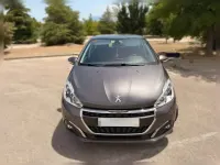 Usado Peugeot 208 Signature Sky 102 CV (75 kW) 2019 Gris Utilitario