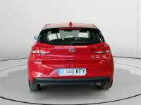 Usado Hyundai i30 120 CV (88 kW) 2017 Rojo Berlina