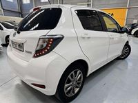Usado Toyota Yaris Advance 90 CV (66 kW) 2014 Blanco Utilitario