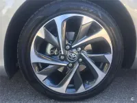 Usado Toyota Auris Hybrid 136 CV (100 kW) 2016 Gris / plata Berlina