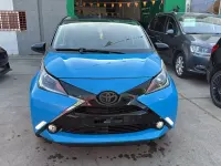 Usado Toyota Aygo 70 CV (51 kW) 2016 Azul Utilitario