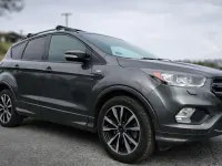 Usado Ford Kuga ST-Line 150 CV (110 kW) 2017 Gris SUV