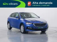 Usado Skoda Scala Ambition 95 CV (69 kW) 2022 Azul Utilitario