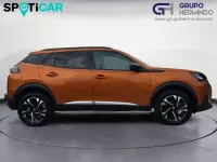 Usado Peugeot 2008 Allure 110 CV (80 kW) 2022 Naranja SUV