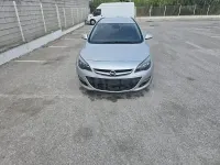 Usado Opel Astra Selective 110 CV (80 kW) 2015 Gris / plata Familiar