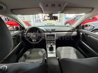 Usado VW Passat Advance 105 CV (77 kW) 2012 Negro Berlina