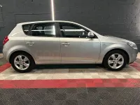 Usado Kia Ceed 115 CV (84 kW) 2009 Gris / plata Utilitario