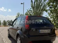 Usado Ford Fiesta Trend 68 CV (50 kW) 2003 Negro Utilitario