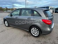 Usado Mercedes B180 109 CV (80 kW) 2013 Gris / plata Monovolumen