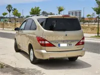 Usado SsangYong Rodius Limited 165 CV (121 kW) 2007 Beige Monovolumen