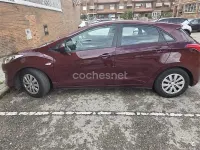 Usado Hyundai i30 GO! 100 CV (73 kW) 2015 Granate Berlina