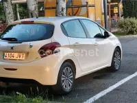 Usado Peugeot 208 Active 75 CV (55 kW) 2017 Blanco Utilitario