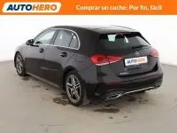 Usado Mercedes A180 AMG line 116 CV (85 kW) 2022 Negro Berlina