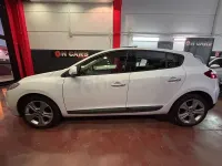 Usado Renault Mégane Dynamique 110 CV (80 kW) 2011 Blanco Berlina