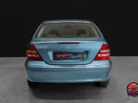 Usado Mercedes C240 Elegance 170 CV (125 kW) 2003 Azul Berlina