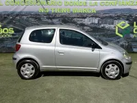 Usado Toyota Yaris 68 CV (50 kW) 2003 Gris Utilitario
