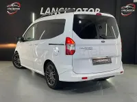 Usado Ford Tourneo Courier Sport 100 CV (73 kW) 2022 Blanco Monovolumen