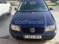 Usado VW Bora Conceptline 102 CV (75 kW) 2002 Azul Berlina