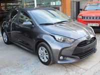Usado Toyota Yaris Active 116 CV (85 kW) 2024 Gris Utilitario
