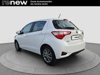 Usado Toyota Yaris Hybrid Active 100 CV (73 kW) 2020 Blanco Berlina