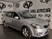 Usado Kia Ceed Active 128 CV (94 kW) 2011 Gris / plata Utilitario