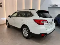 Usado Subaru Outback 150 CV (110 kW) 2017 Blanco Familiar
