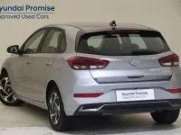 Usado Hyundai i30 101 CV (74 kW) 2025 Plateado Utilitario