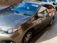 Usado Toyota Auris Hybrid Active 136 CV (100 kW) 2017 Beige Familiar