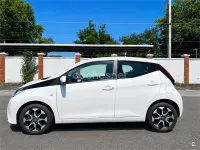 Usado Toyota Aygo X-play 69 CV (50 kW) 2019 Blanco Utilitario