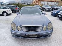 Usado Mercedes E270 Elegance 177 CV (130 kW) 2002 Gris Berlina