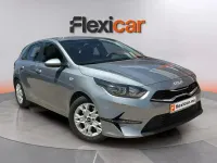 Usado Kia Ceed 136 CV (100 kW) 2023 Gris Utilitario