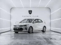 Usado Kia Rio 84 CV (61 kW) 2017 Blanco Berlina