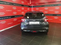 Usado Nissan Micra Acenta 101 CV (74 kW) 2021 Gris SUV