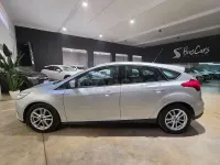 Usado Ford Focus Trend 120 CV (88 kW) 2016 Gris / plata Berlina