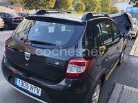 Usado Dacia Sandero Stepway 90 HP (66 kW) 2013 Preto Sedan
