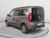 Usado Fiat Doblò Trekking 120 CV (88 kW) 2022 Gris Monovolumen