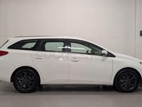Usado Toyota Auris Business Edition 124 CV (91 kW) 2014 Blanco Familiar