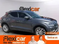 Usado VW T-Roc Life 150 CV (110 kW) 2024 Gris SUV