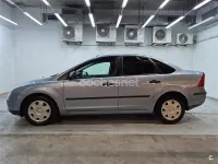 Usado Ford Focus Trend 90 CV (66 kW) 2006 Azul Berlina