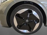 Usado VW ID.3 Pro 150 kW (204 CV) 2024 Verde oliva metalizado con techo negro Utilitario