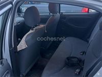 Usado Toyota Yaris Terra 75 CV (55 kW) 2002 Gris / plata Berlina